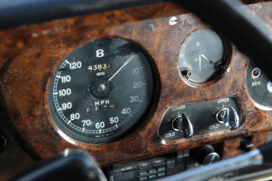 Панель приборов Bentley S3 Saloon 1963 года  (фото 3 из 10)